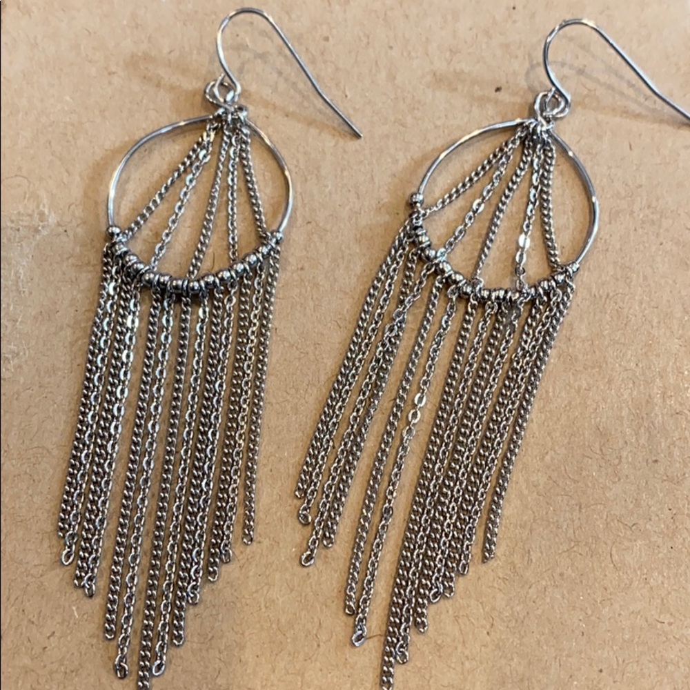 EUC Dangly earrings